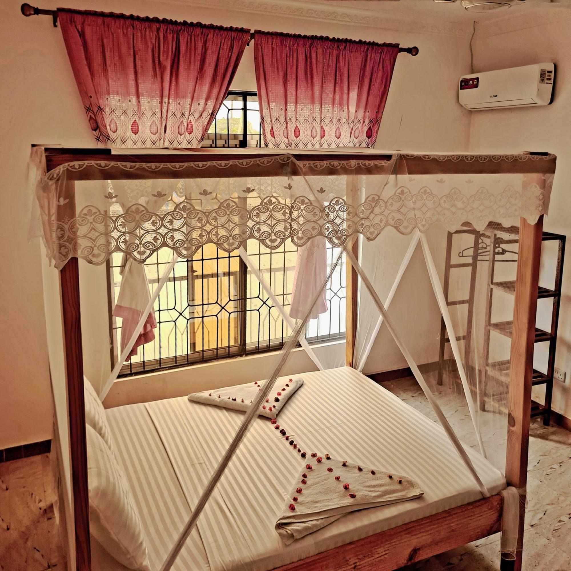לינה וארוחת בוקר נונגווי Raha House מראה חיצוני תמונה