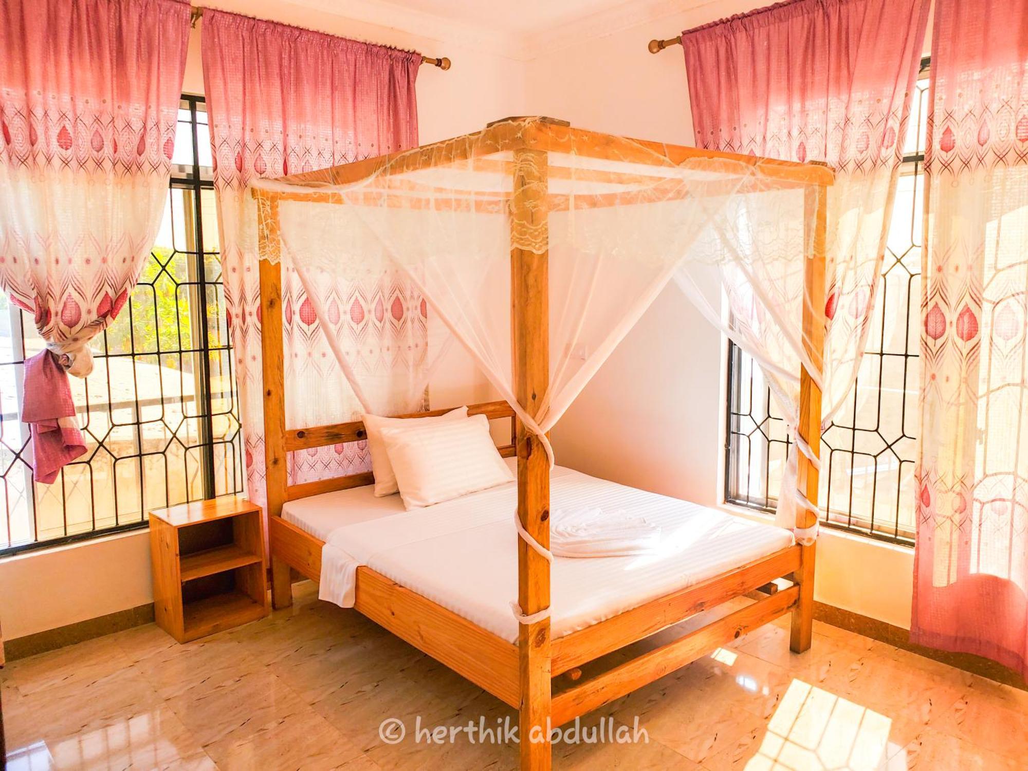 לינה וארוחת בוקר נונגווי Raha House מראה חיצוני תמונה