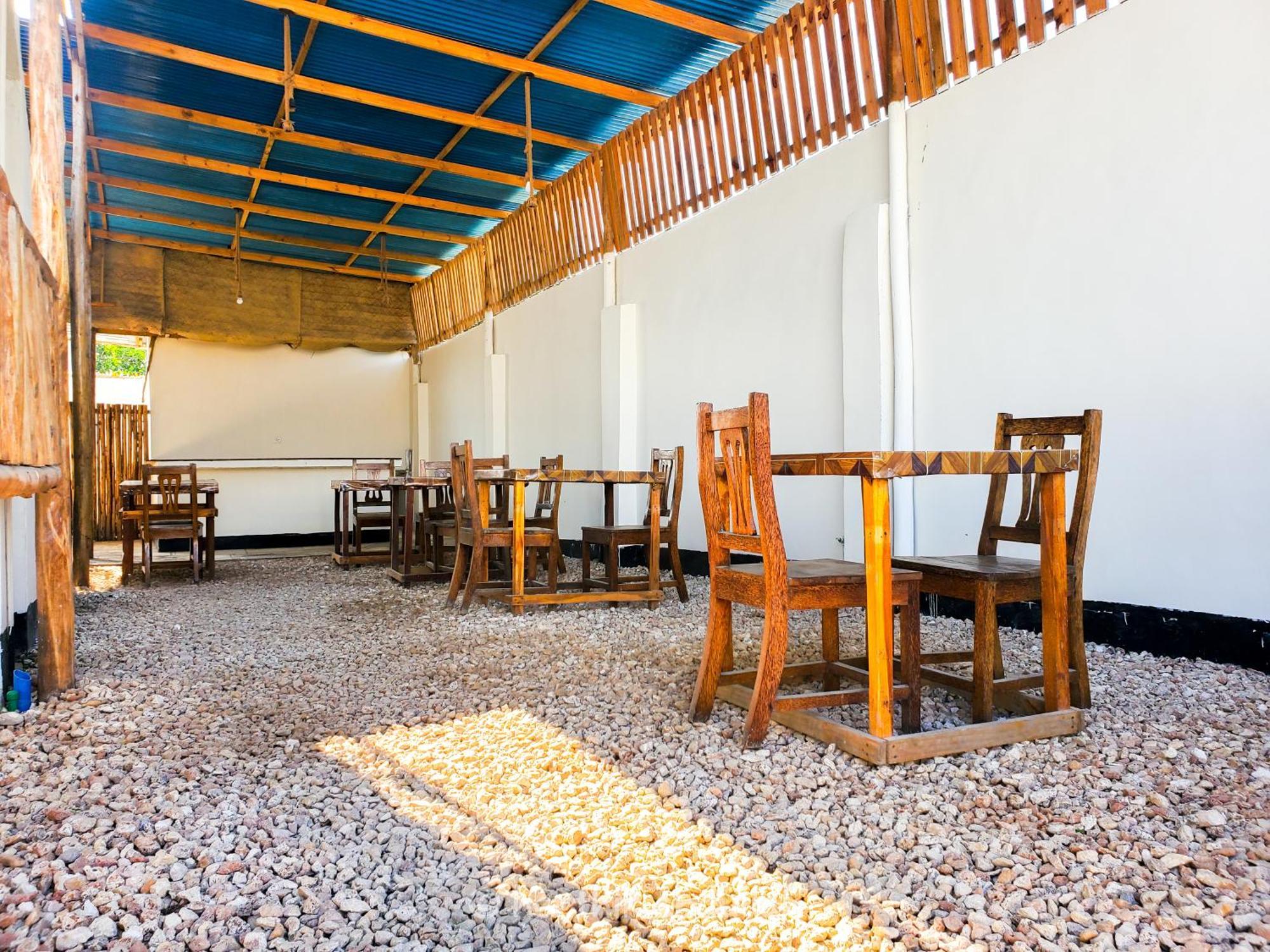 לינה וארוחת בוקר נונגווי Raha House מראה חיצוני תמונה