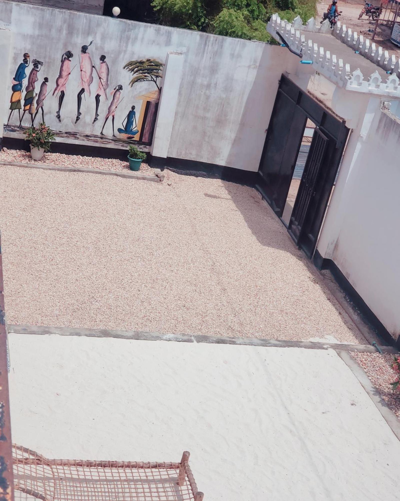 לינה וארוחת בוקר נונגווי Raha House מראה חיצוני תמונה