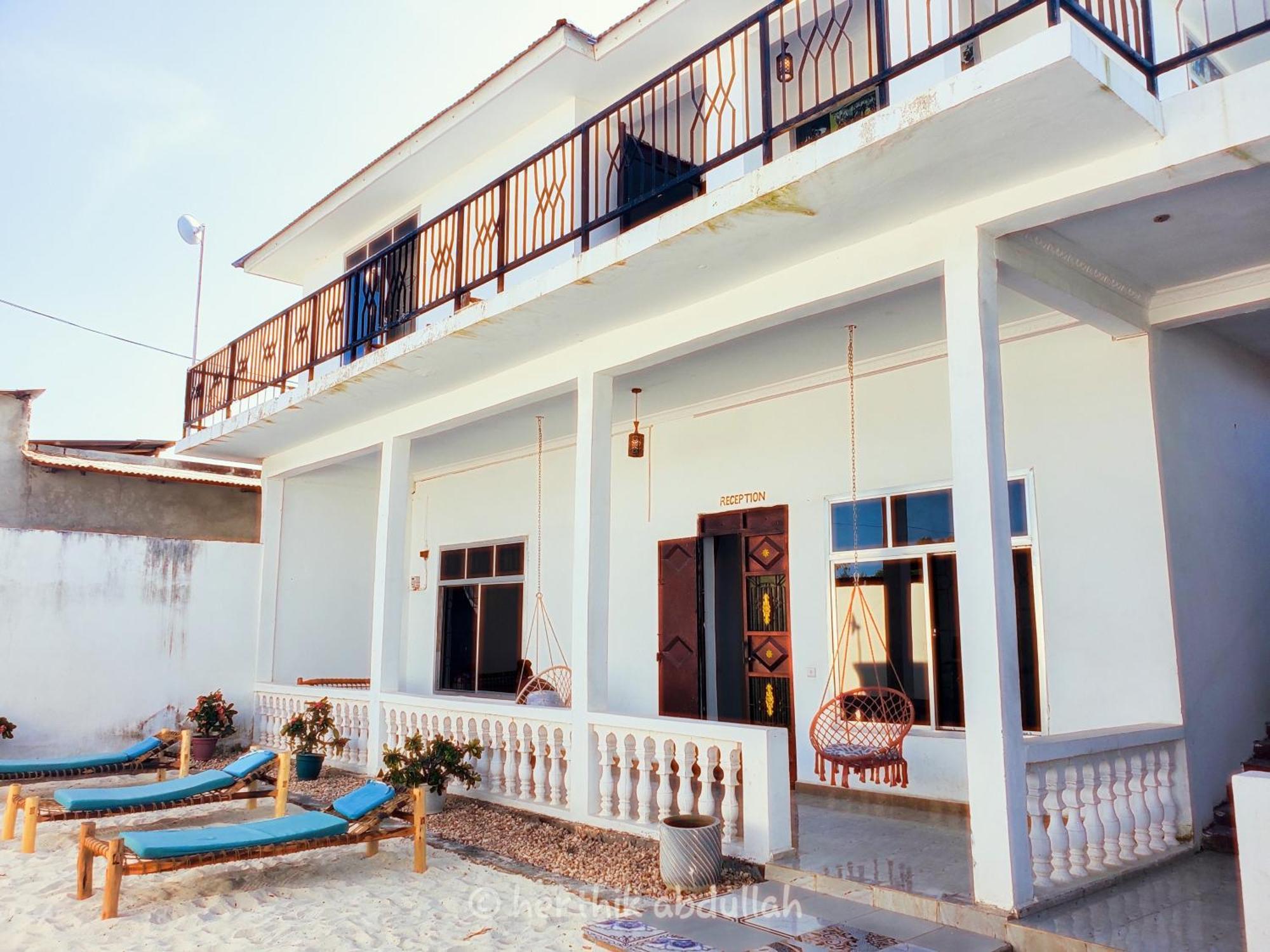 לינה וארוחת בוקר נונגווי Raha House מראה חיצוני תמונה
