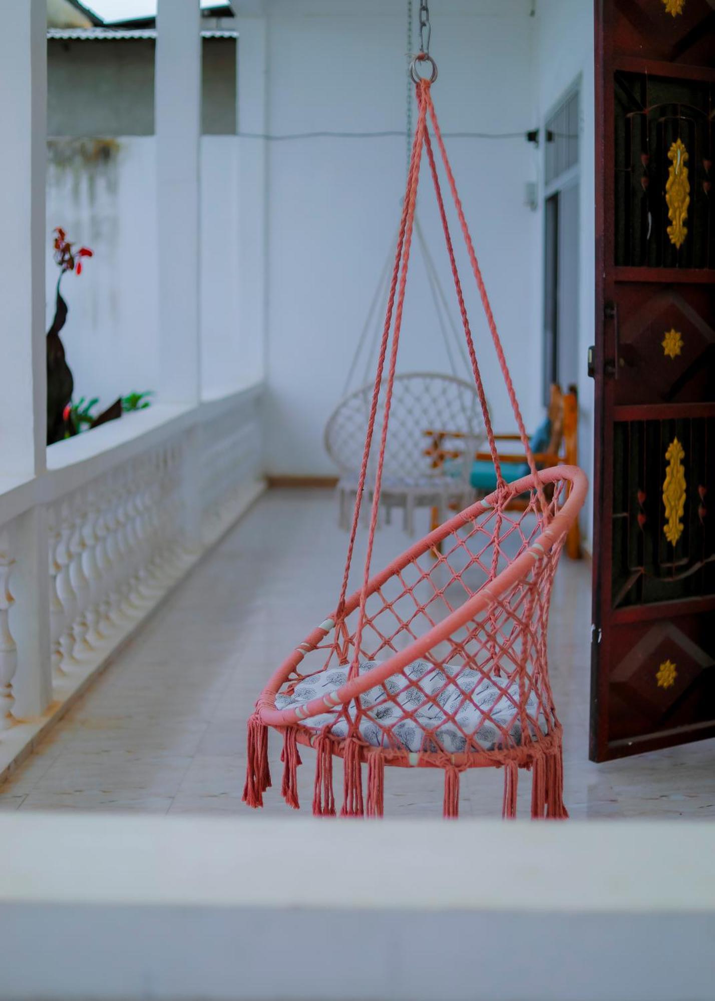 לינה וארוחת בוקר נונגווי Raha House מראה חיצוני תמונה
