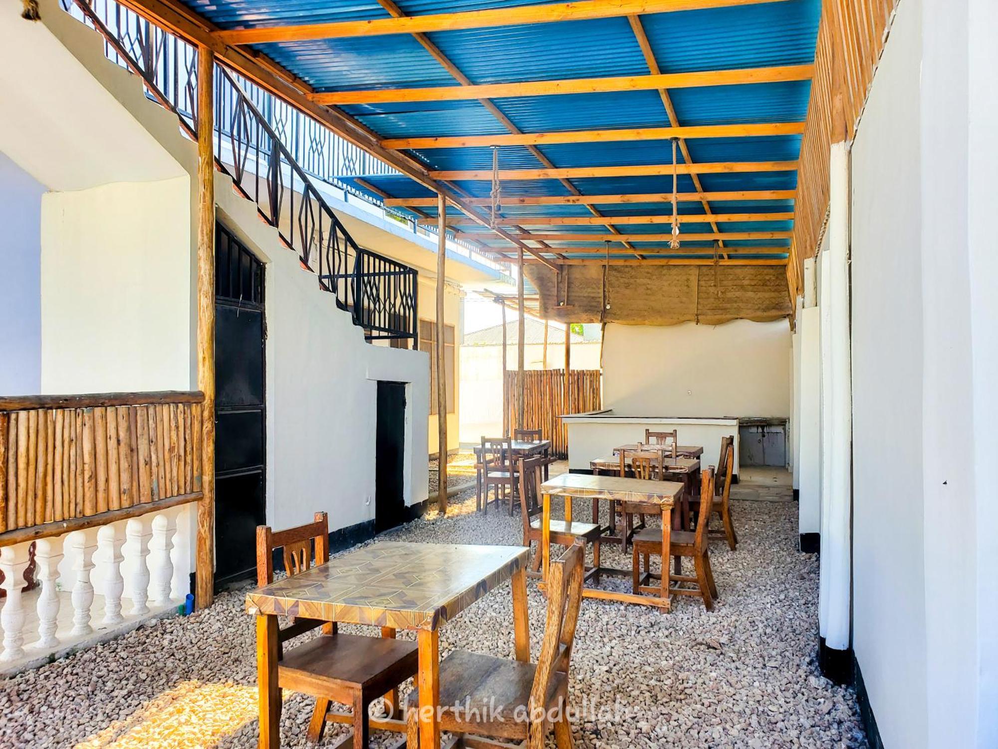 לינה וארוחת בוקר נונגווי Raha House מראה חיצוני תמונה